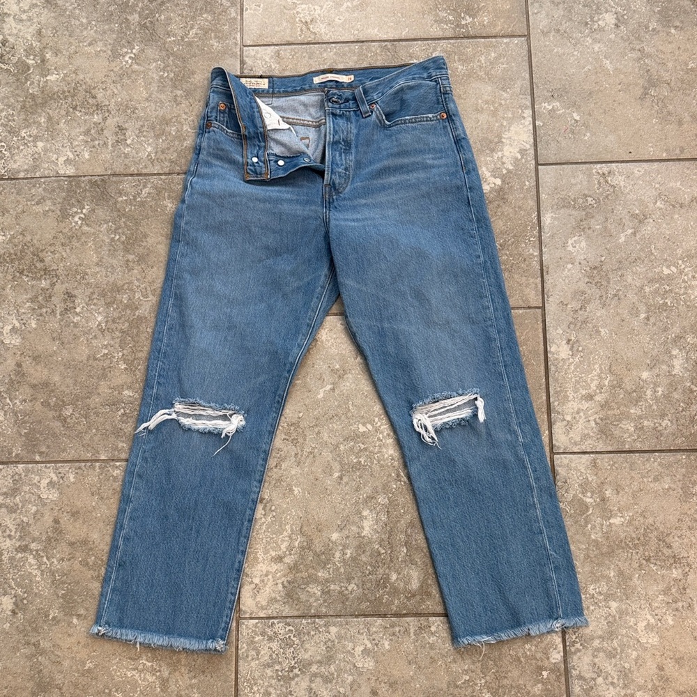 NWOT-Levi's Blue Denim Wedgie Straight Jeans w/ Button Fly Sz 28